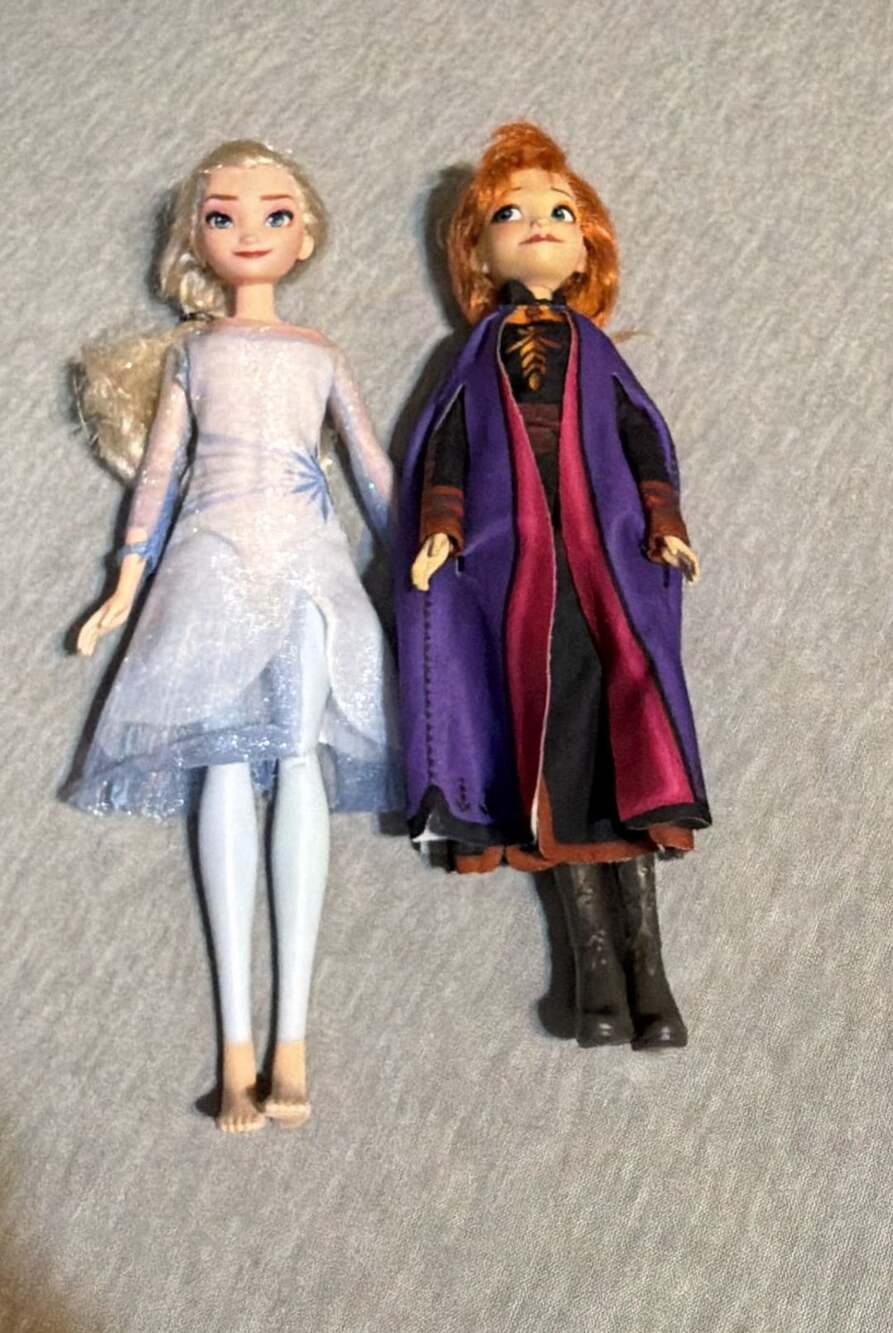 Disney Frozen 2 Elsa and Anna Fashion Doll Lot of 2